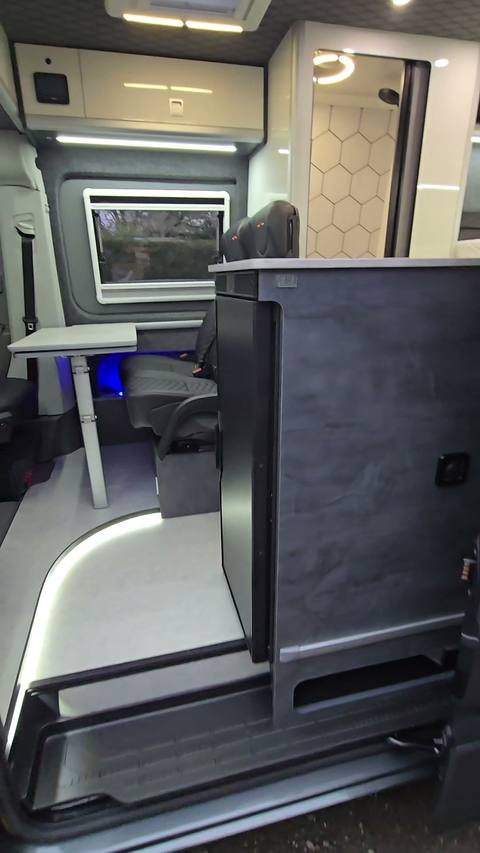flagship tv dinette shower