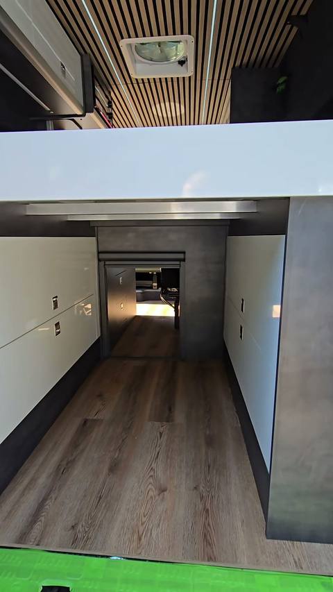 white gloss bed corridor slats